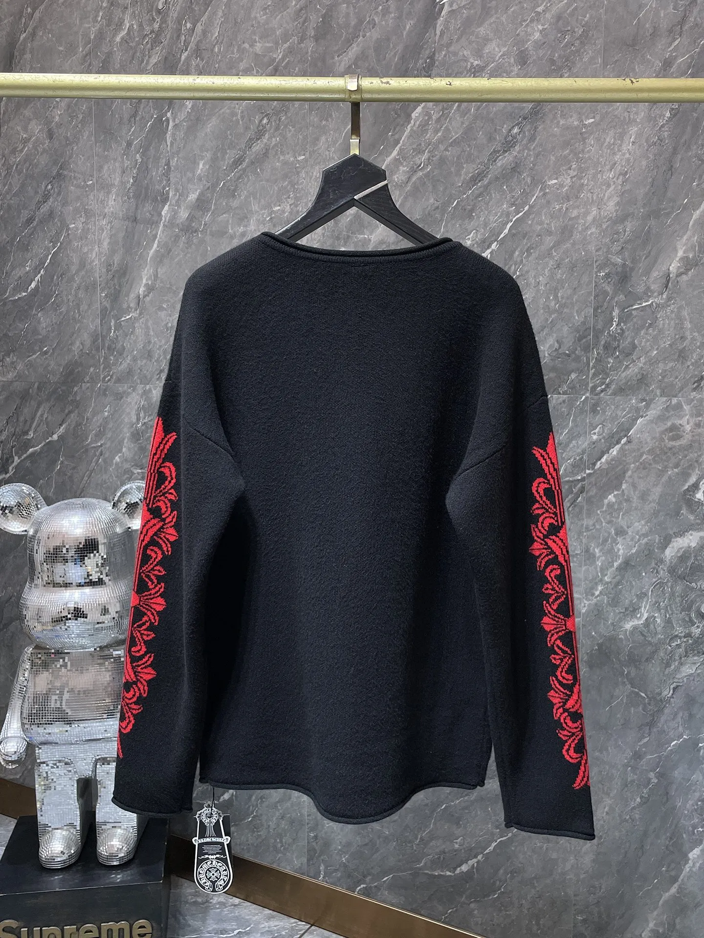 P256 Chrome Hearts 🍁Autumn and winter sweater series🍁 New autumn and winter red cross patent leather red flower arm sweater. Selected high-quality wool blended knitted high-quality fabrics. Embroidery➕leather. Non-market ordinary version. Recommended color: black